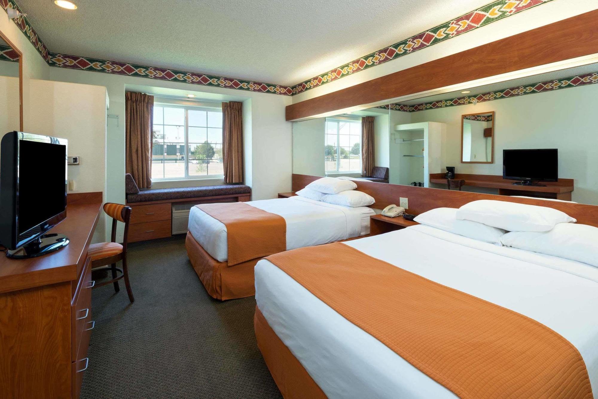 Microtel Inn And Suites Pueblo Exteriör bild
